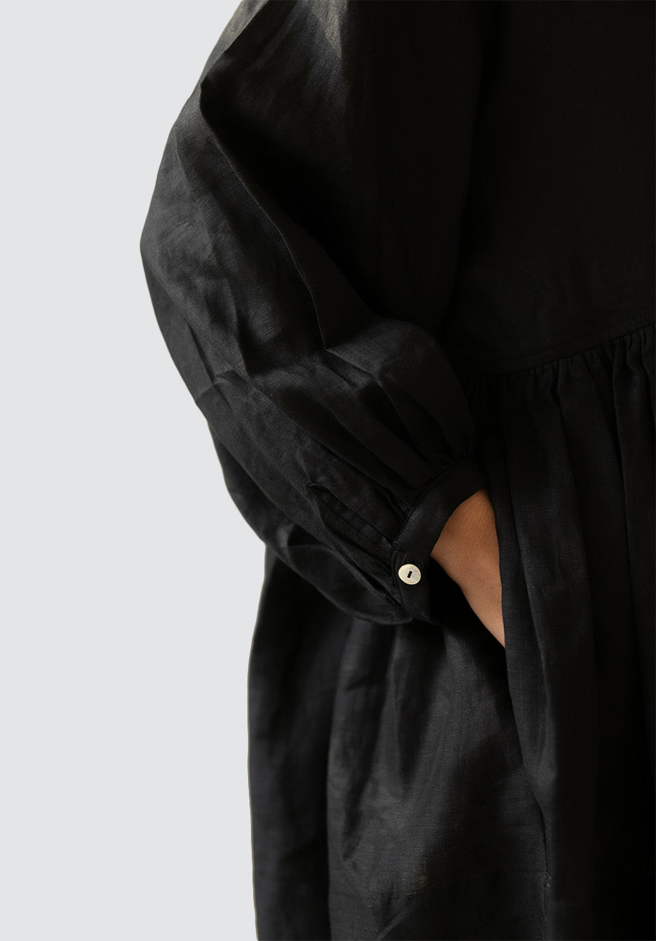 Seisoen Dress in Pure Linen | Noir