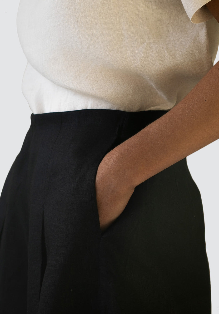 Linen Shorts | Noir